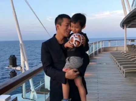 汪小菲儿子真的“惨”,负责烤肉给姐姐吃,连出镜的机会都没有,为什么?
