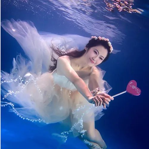 个人写真照片风格有哪些  拍个人写真照多少钱