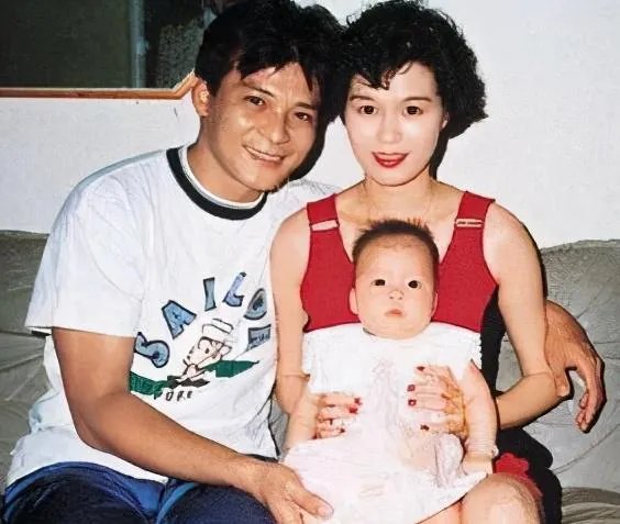 黄日华女儿直言感谢苗侨伟夫妇，尚未走出伤痛？