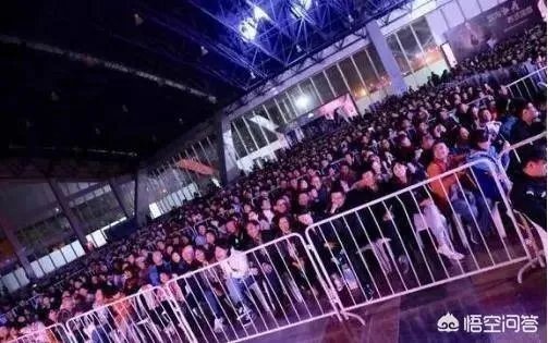 德云社的相声专场为什么能开几万人的场子?坐在后排的观众会过瘾吗?