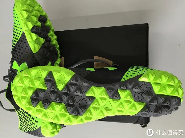 微胖子的运动梦想 篇六:第一双安德玛足球鞋:Under Armour 安德玛 UA Clutchfit Force 2.0 TR 分享