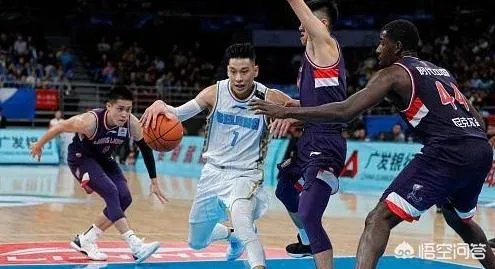 林书豪经常在比赛中摔倒,被防守侵犯的次数如何?从罚球来看,是否得到了合理的吹罚?