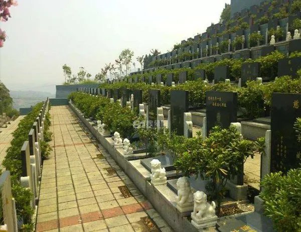 昆明有陵园买墓地可以按揭，你认为子女该不该为老人贷款买墓地？