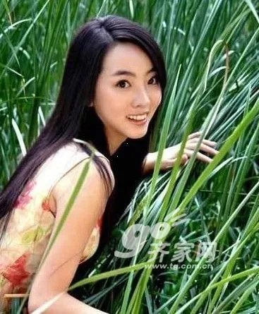春晚新主持北大才女李思思最萌家居照