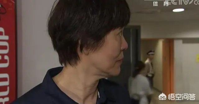 中国女排3-0击败阿根廷后，郎平赛后采访时哽咽，直言：世界杯挺难的，你怎么看？