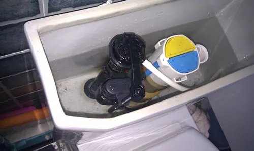 抽水马桶水箱一直流水怎么办 抽水马桶的安装方法