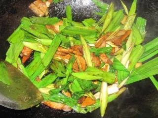 家常炒蒜苗