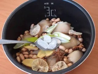 猪蹄炖花生