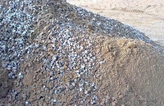 碎石垫层、连砂石垫层、砼垫层的区别是什么？分别用在什么地方？砼垫层和混泥土的区别？