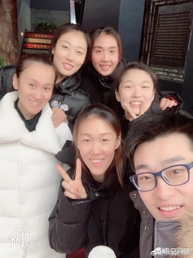 朱婷夺冠后和前女排自由人单丹娜聚会，两人的关系怎么样？有过什么交集？