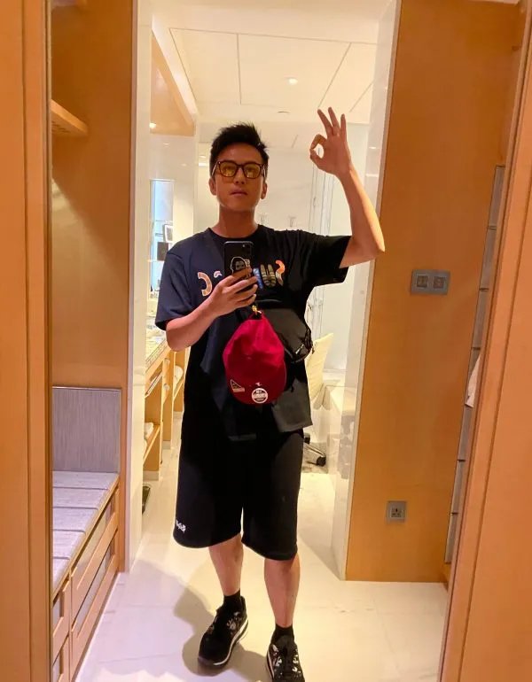 邓超发微博称热评第一将会是送给老婆的礼物，是否实现？