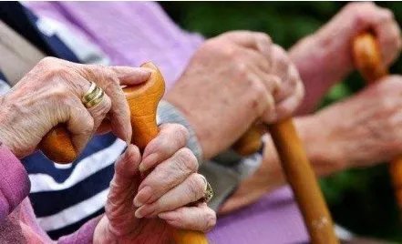 中国6个年轻人养1个老人，你是如何看待老龄化这个问题？