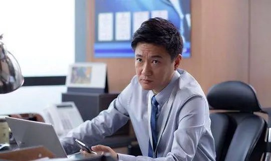 男演员韩青出道27年零绯闻，如此优秀的他如今为何会娶护士为妻？
