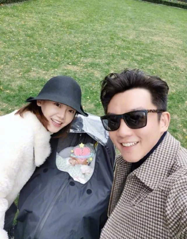 郑恺苗苗庆祝女儿百天并晒照，为何大家都在对比另外一位女星？