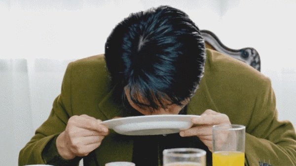 看完周星驰的所有电影,我发现《食神》是最难吃的一部