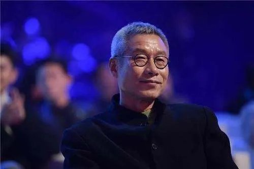 刘佩琦与神秘美女同回酒店，两人究竟是什么关系？