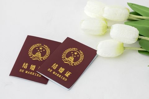 办结婚证需要什么证件？