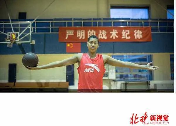 塔瑞克·加尼尤的天赋突出父亲曾是NBA球员身高超常结缘篮球