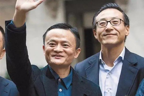 为什么说马云卸任董事长一职后还留了一手？