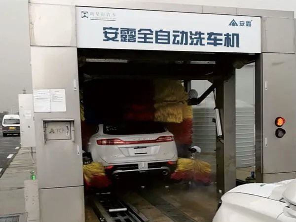 全自动无接触洗车机真的能洗干净吗
