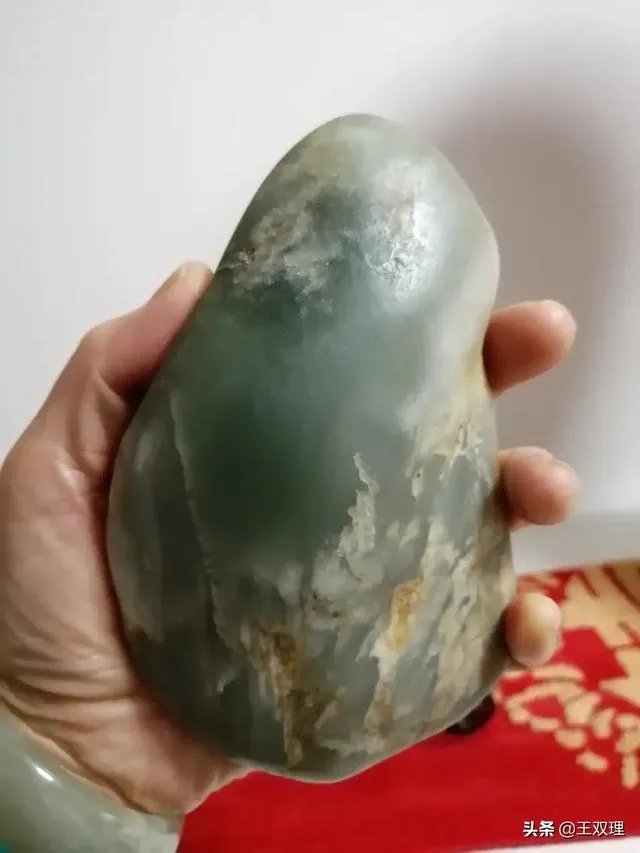 图中的和田玉的摆件价值如何?