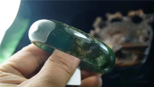 东陵玉手镯怎么样 东陵玉价格为什么不贵