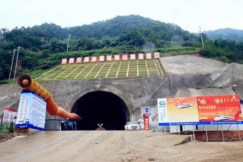 笔架山隧道的建设过程