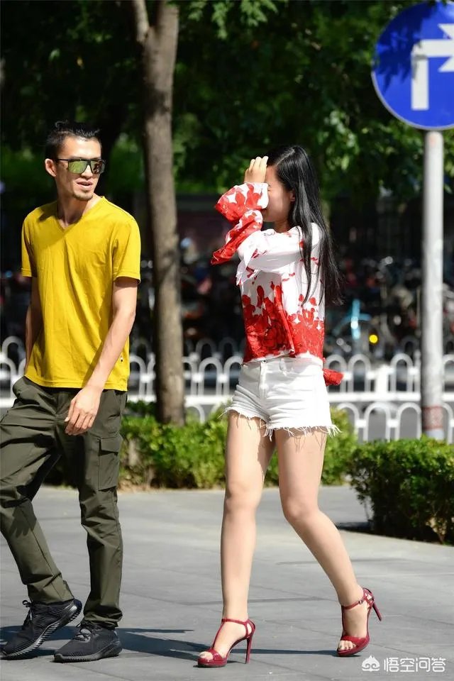 有哪些实用好看的女式高跟凉鞋?
