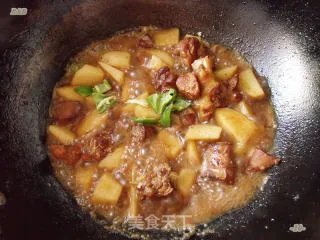 鸡肉炖土豆