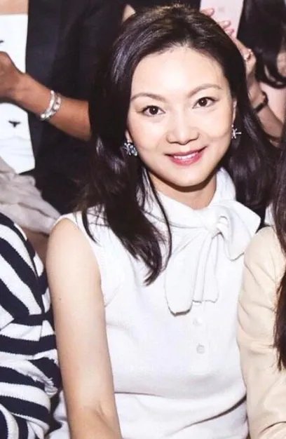 陈婷穿公主裙跳芭蕾舞，显现了什么样的体态和脸色？