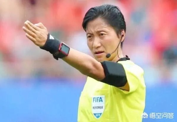 BBC解说员批评中国裁判秦亮:执法糟糕,失去了对比赛的控制,你怎么看?
