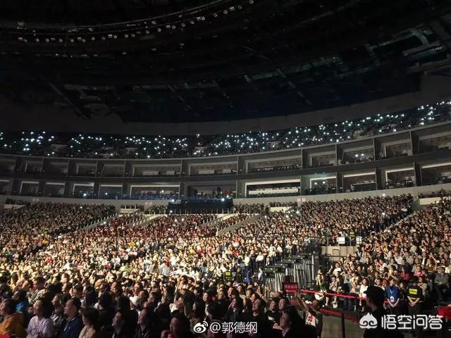 德云社的相声专场为什么能开几万人的场子?坐在后排的观众会过瘾吗?