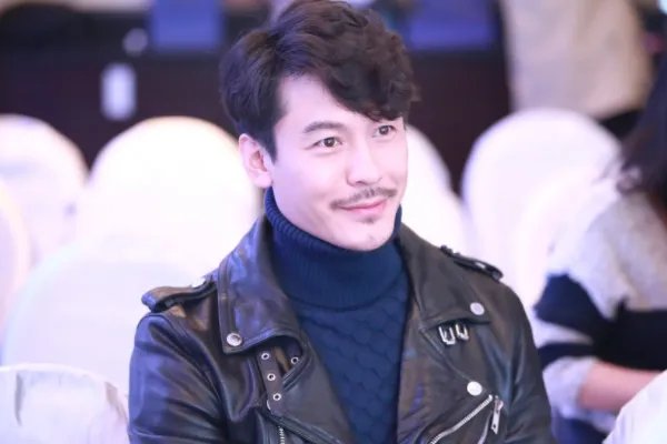 王东是谁啊,他和迪丽热巴什么关系呀?
