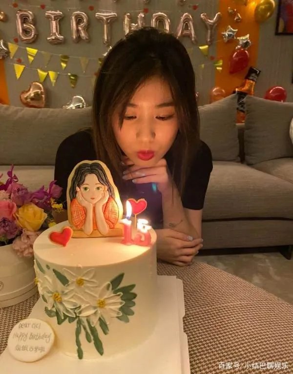 章子怡汪峰为大女儿庆生,这么漂亮确定是15岁吗?
