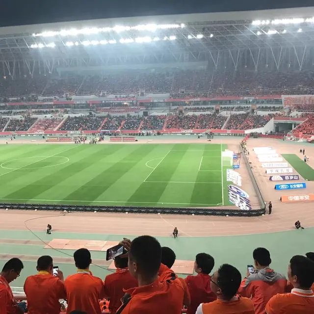 对鲁能来说,鲁能大球场好还是省体育场好?