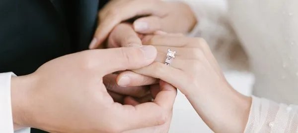 女生给男生买i do戒指