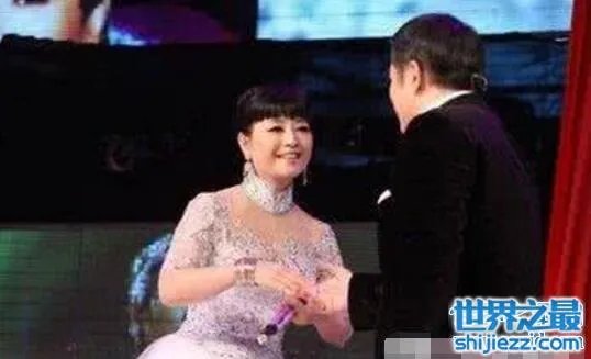殷秀梅老公是谁，离婚后嫁给法国贵族菲利浦 