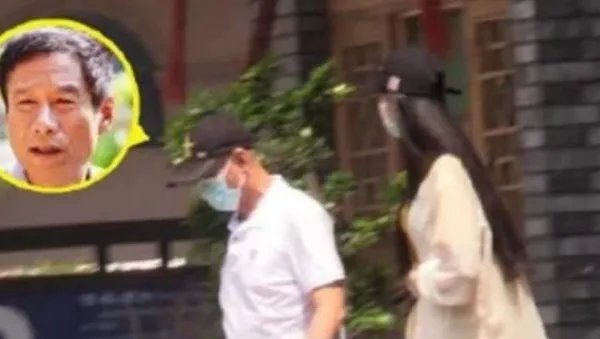 刘佩琦与神秘美女同回酒店，两人究竟是什么关系？