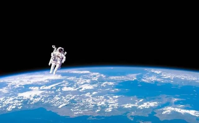 目前外太空中有人类的尸体吗？