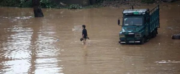 此次上海暴雨是受什么影响造成的？