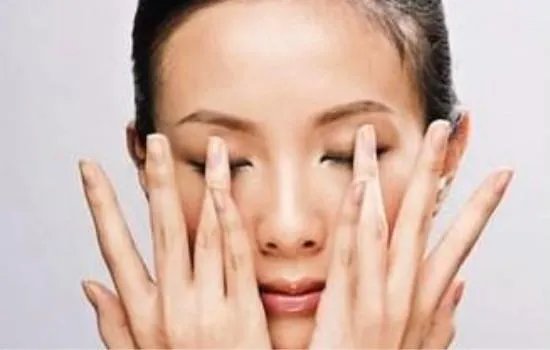 如何正确使用雅诗兰黛眼霜
