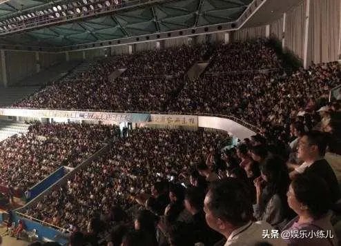 德云社的相声专场为什么能开几万人的场子?坐在后排的观众会过瘾吗?