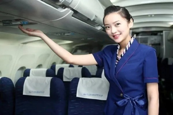 李丽莎和顾欣然