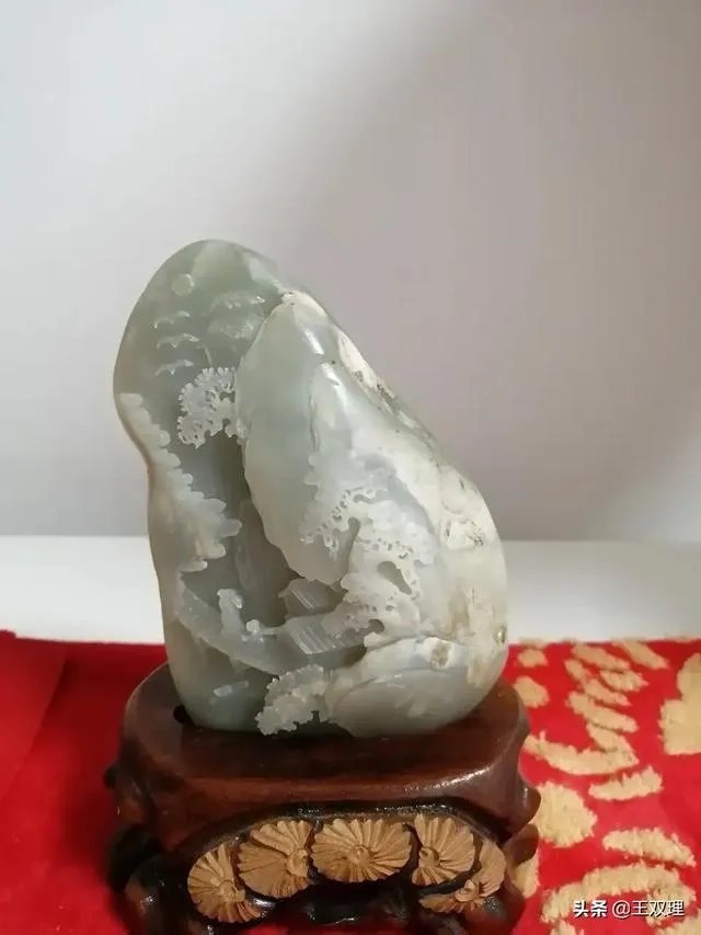 图中的和田玉的摆件价值如何?