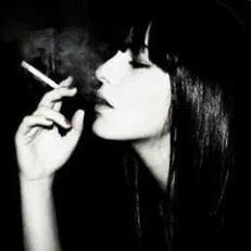 有没有霸气冷酷的黑白灰色系的女生头像?