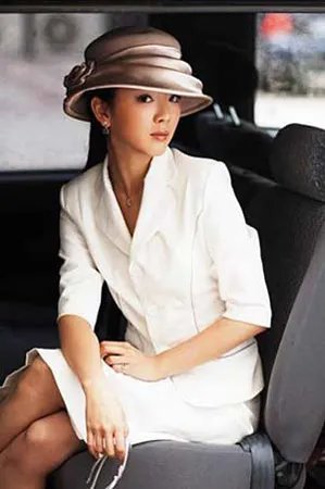 春晚新主持北大才女李思思最萌家居照