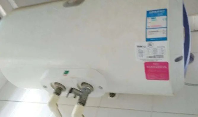 储水式热水器怎么使用
