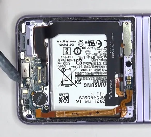 三星Galaxy Z Flip 3拆解:难以维修