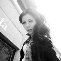有没有霸气冷酷的黑白灰色系的女生头像?
