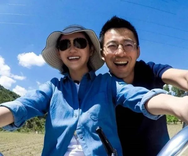 汪小菲儿子真的“惨”,负责烤肉给姐姐吃,连出镜的机会都没有,为什么?